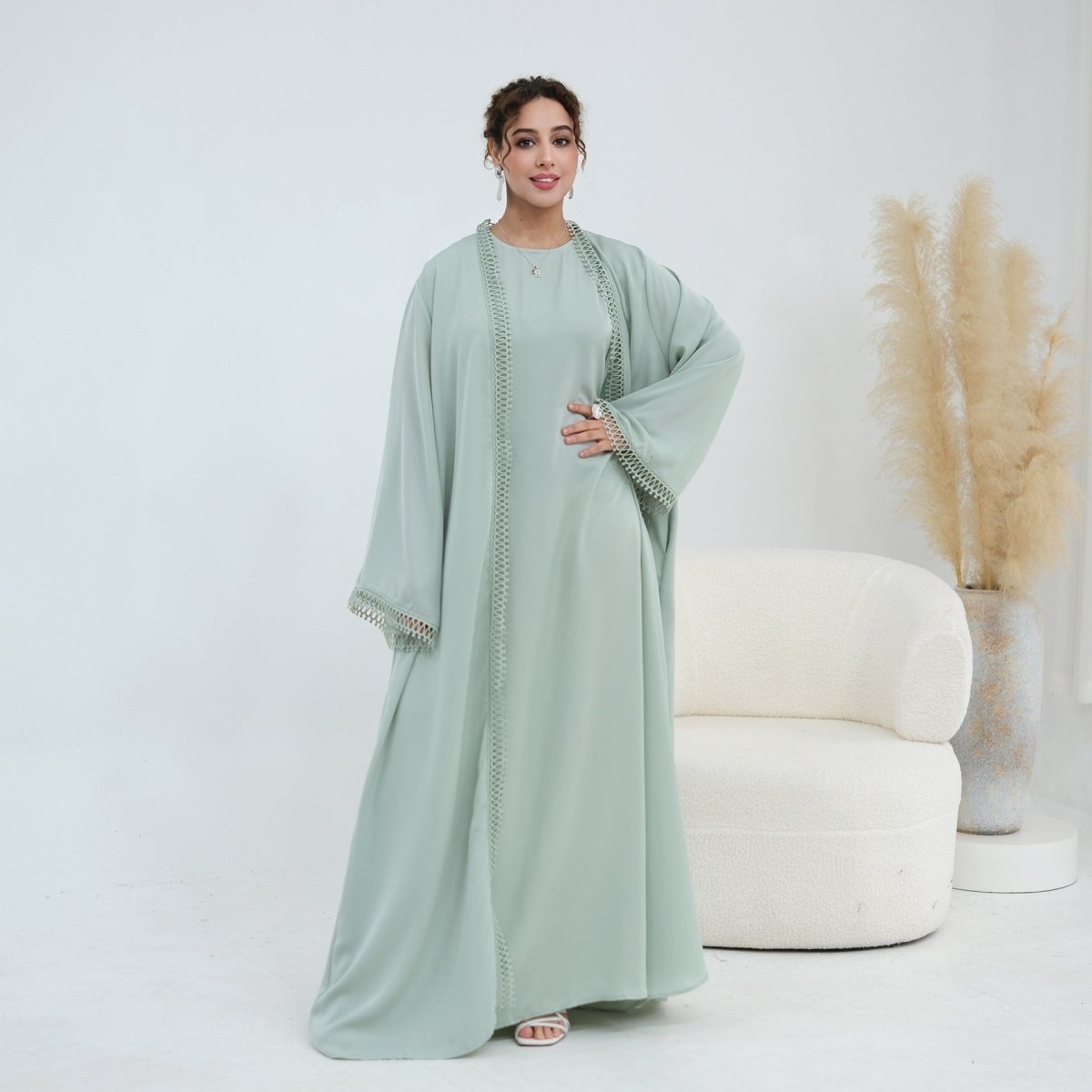 Light pink 3D Lace Trim Open Abaya & Sleeveless Dress Set – view 15