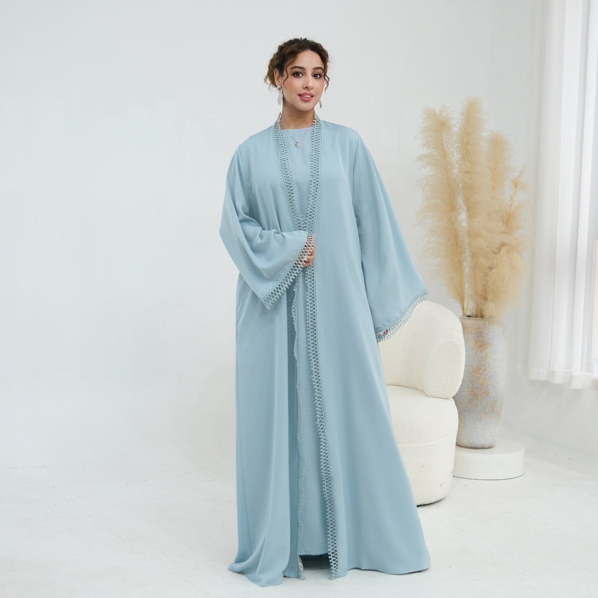 Light pink 3D Lace Trim Open Abaya & Sleeveless Dress Set – view 4