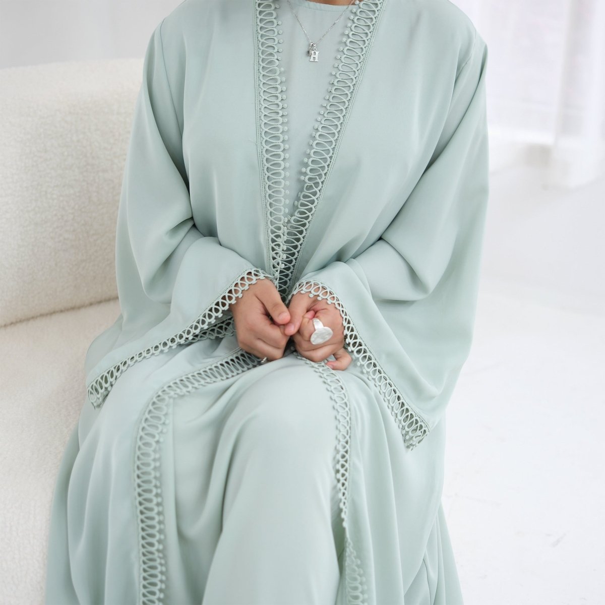 Light pink 3D Lace Trim Open Abaya & Sleeveless Dress Set – view 17