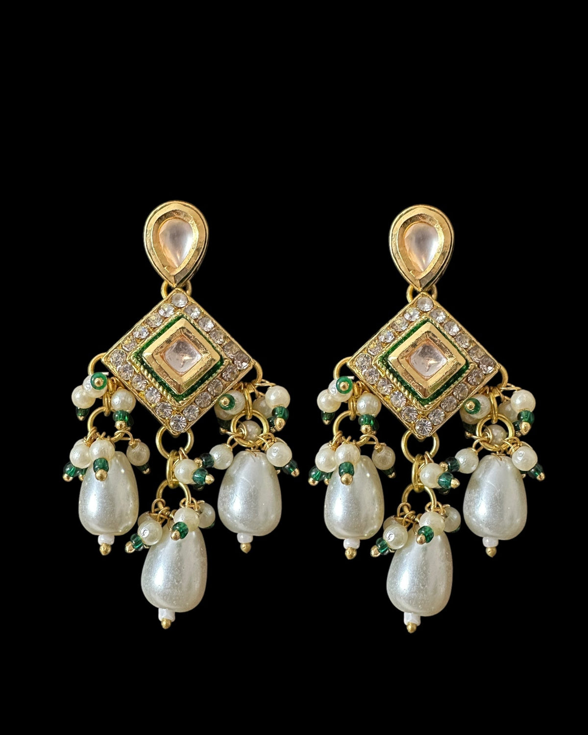 Kundan and Pearl Pendant Set