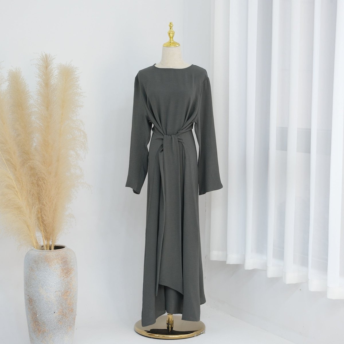 Lace-Up Slim Fit Crepe Abaya