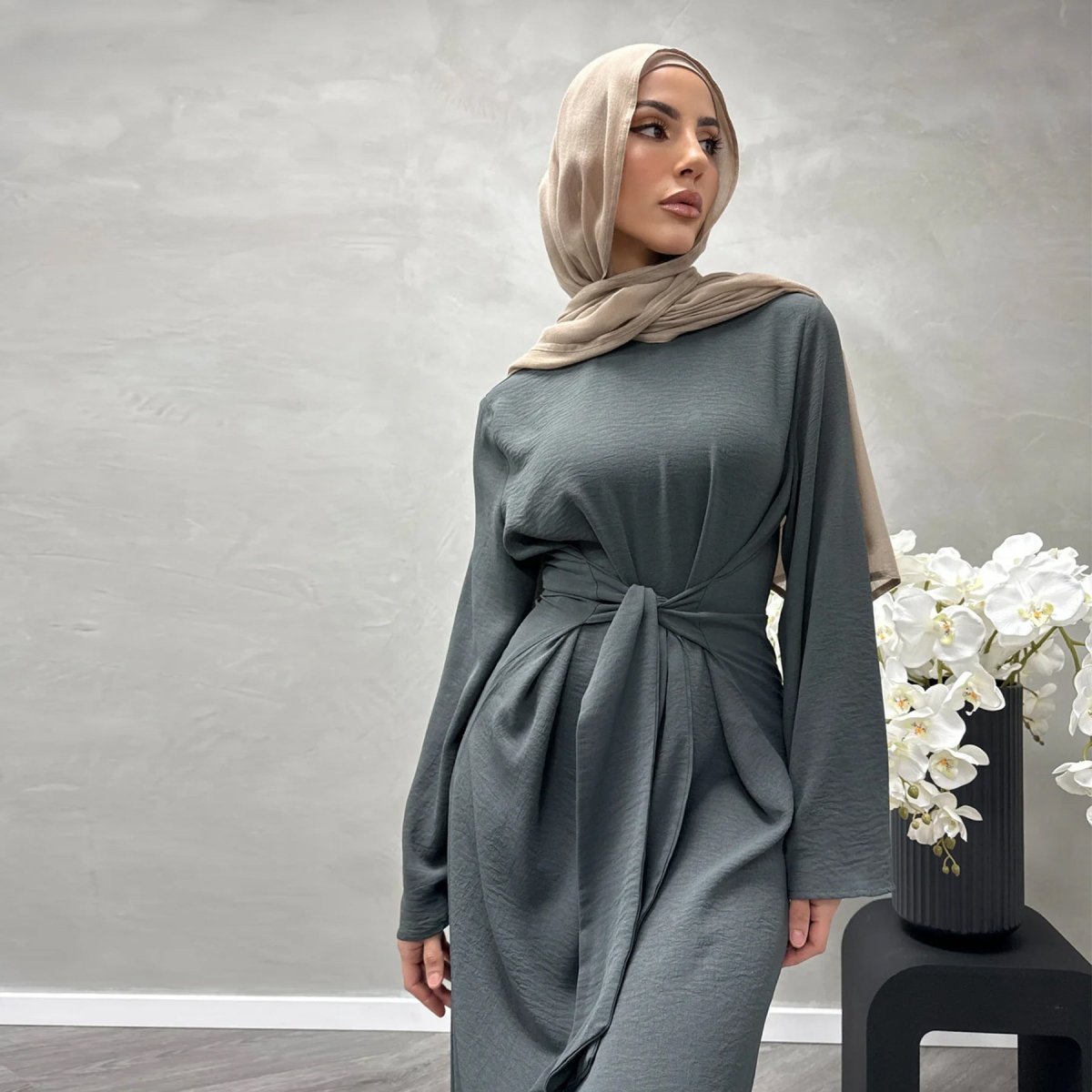 Lace-Up Slim Fit Crepe Abaya